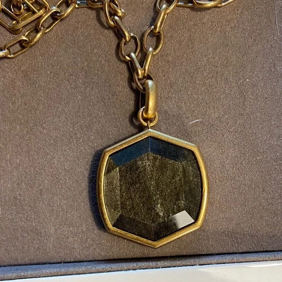 Kendra Scott Elegant Gold Necklace with Black Pendant - Picture 4 of 4